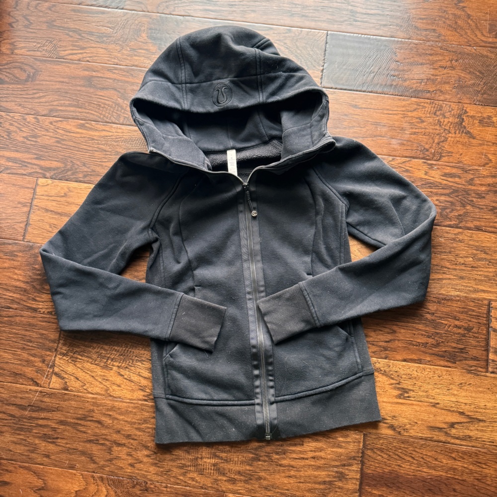 SOLD Lululemon black Scuba Full Zip Luxe gold logo sz 4